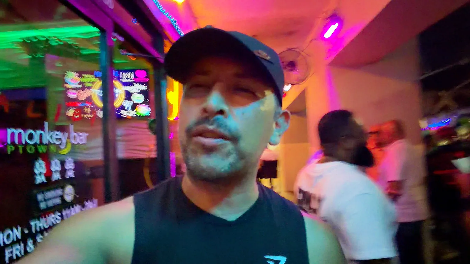 Ricardo dentro de Alibi