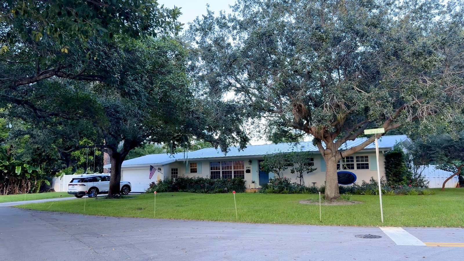 Casa clásica bajo grandes árboles en Wilton Manors