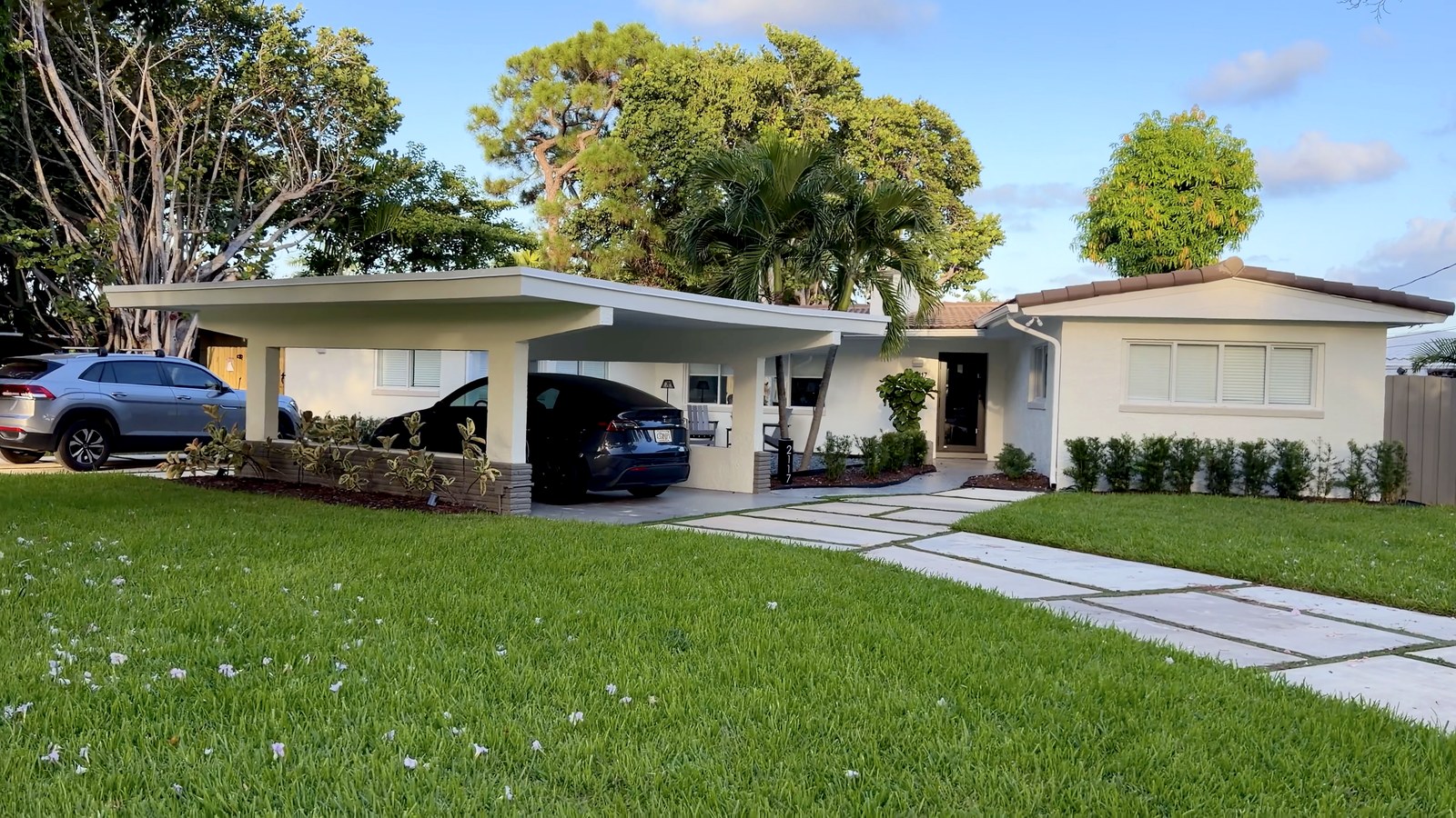 Casa clásica de una planta con jardín en Wilton Manors