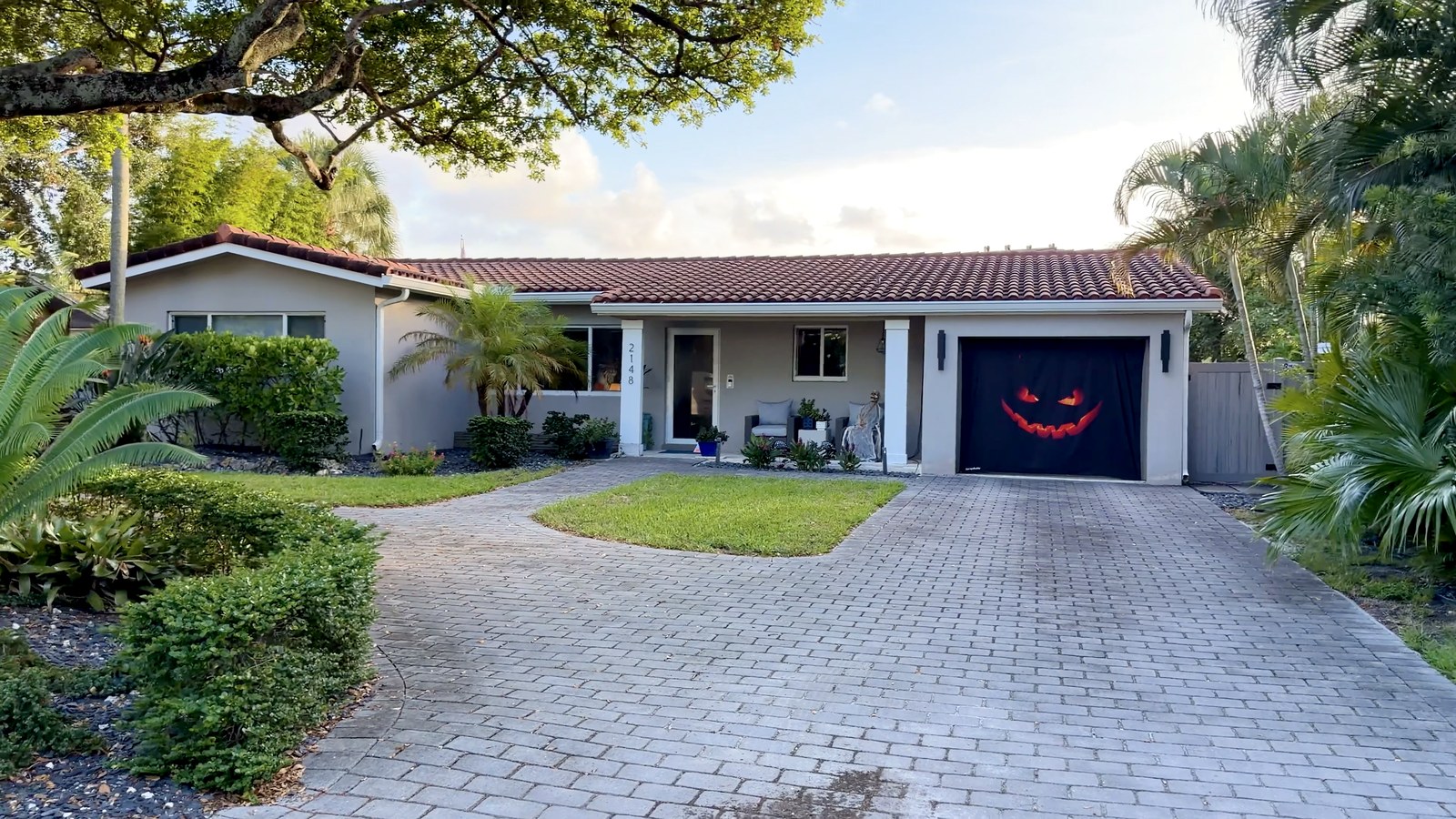 Casa con teja colonial y cochera en Wilton Manors