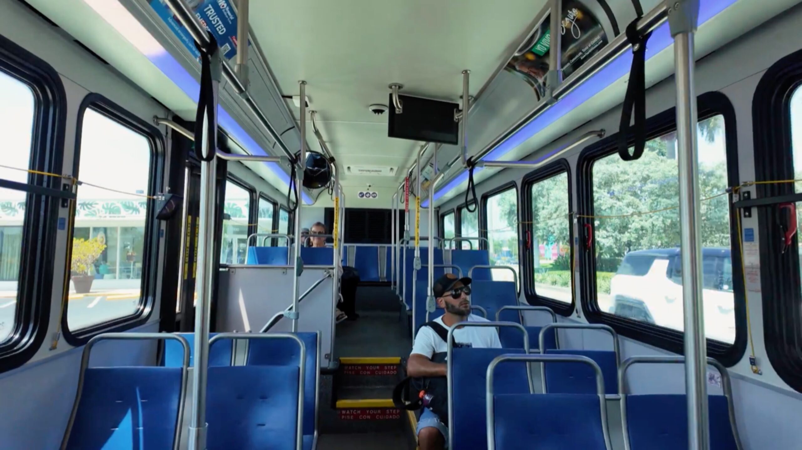 Asientos e interior del bus 36 de Broward County Transit