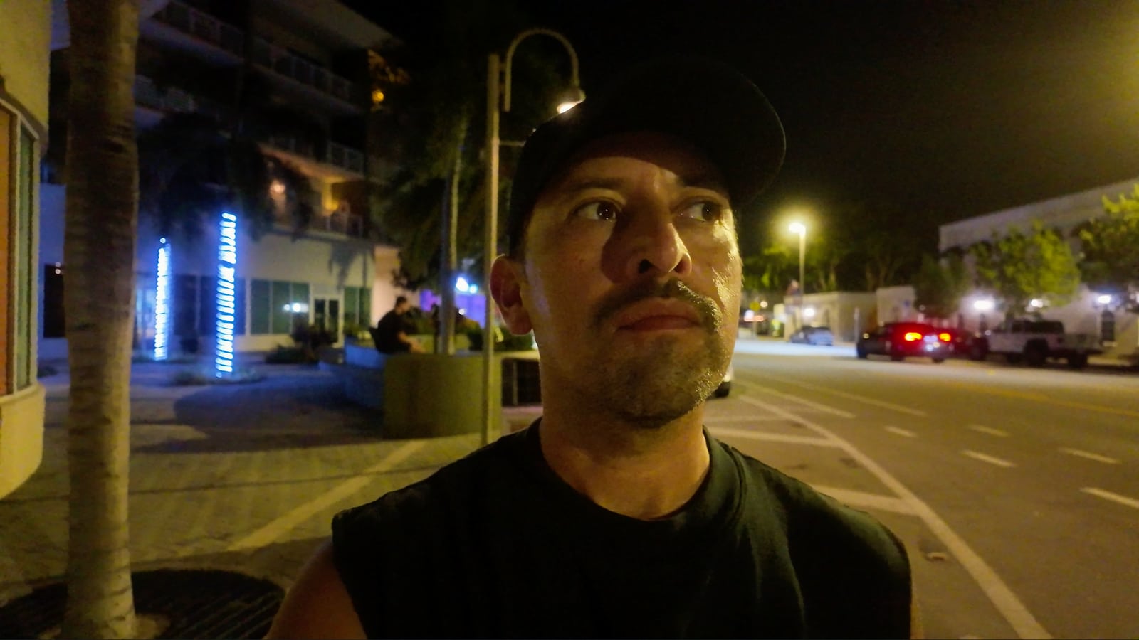 Ricardo durante su caminata nocturna por Wilton Manors