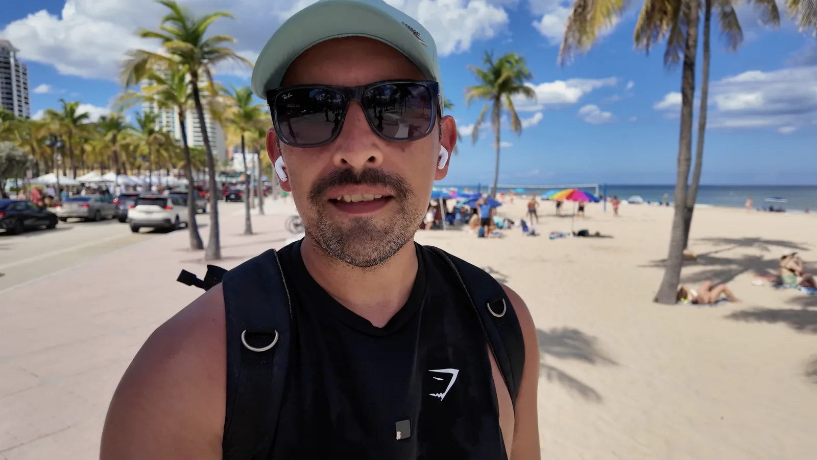 Ricardo durante su caminata por Fort Lauderdale Beach — captura 1 del recorrido de Ricardo
