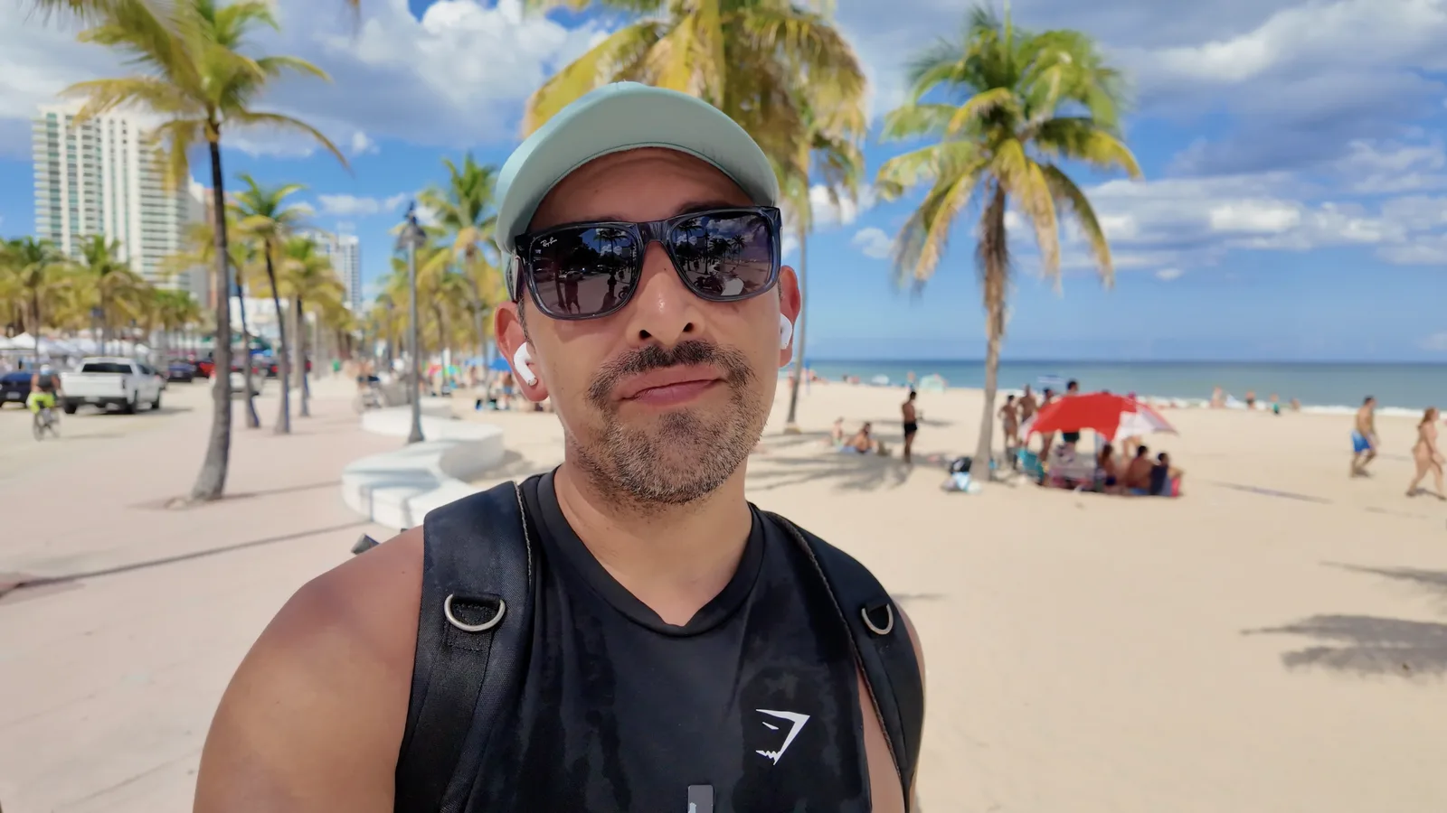 Ricardo durante su caminata por Fort Lauderdale Beach — captura 3 del recorrido de Ricardo