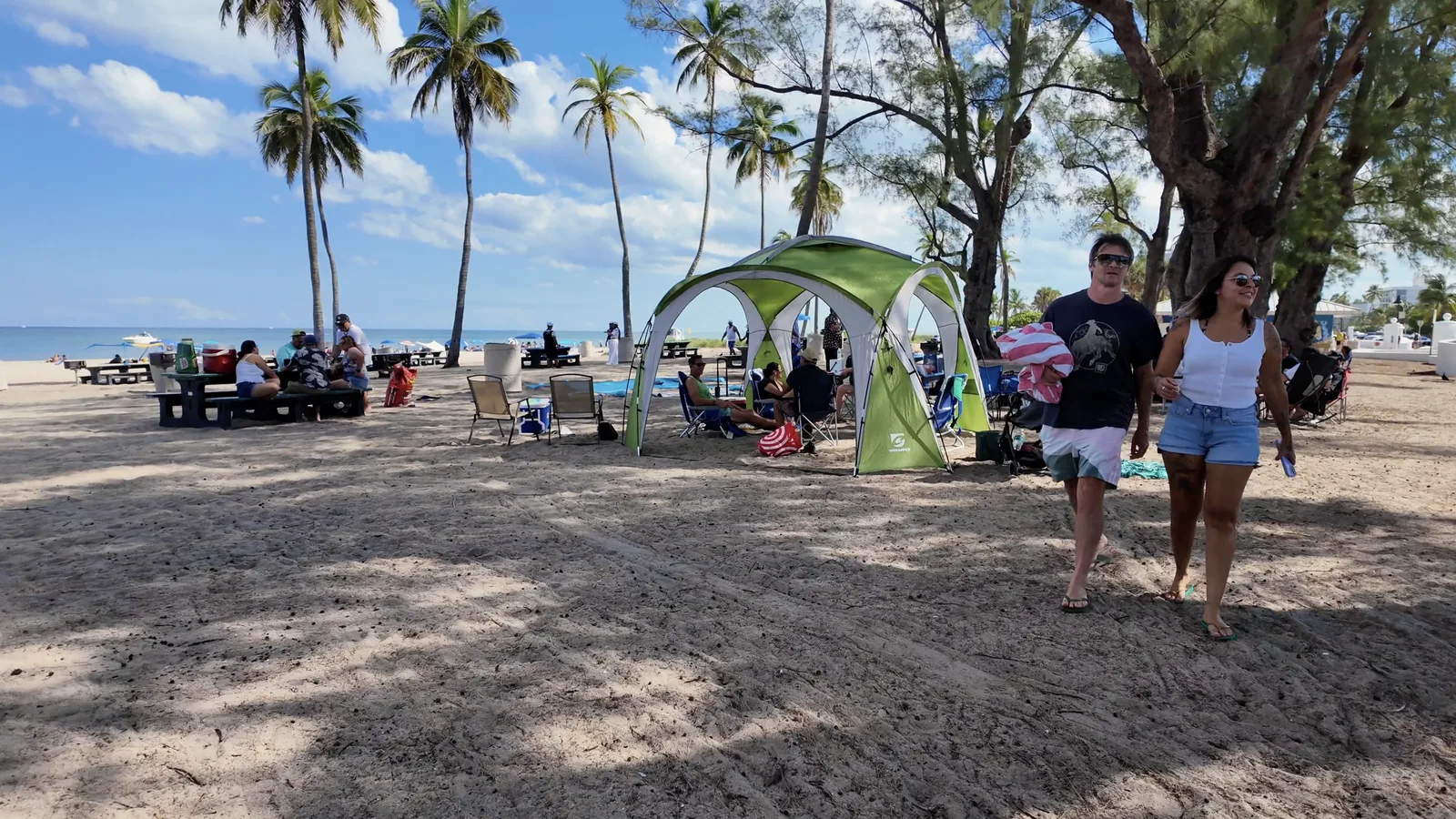 Mesas, parrillas y reuniones en Fort Lauderdale Beach Park — captura 2 del recorrido de Ricardo