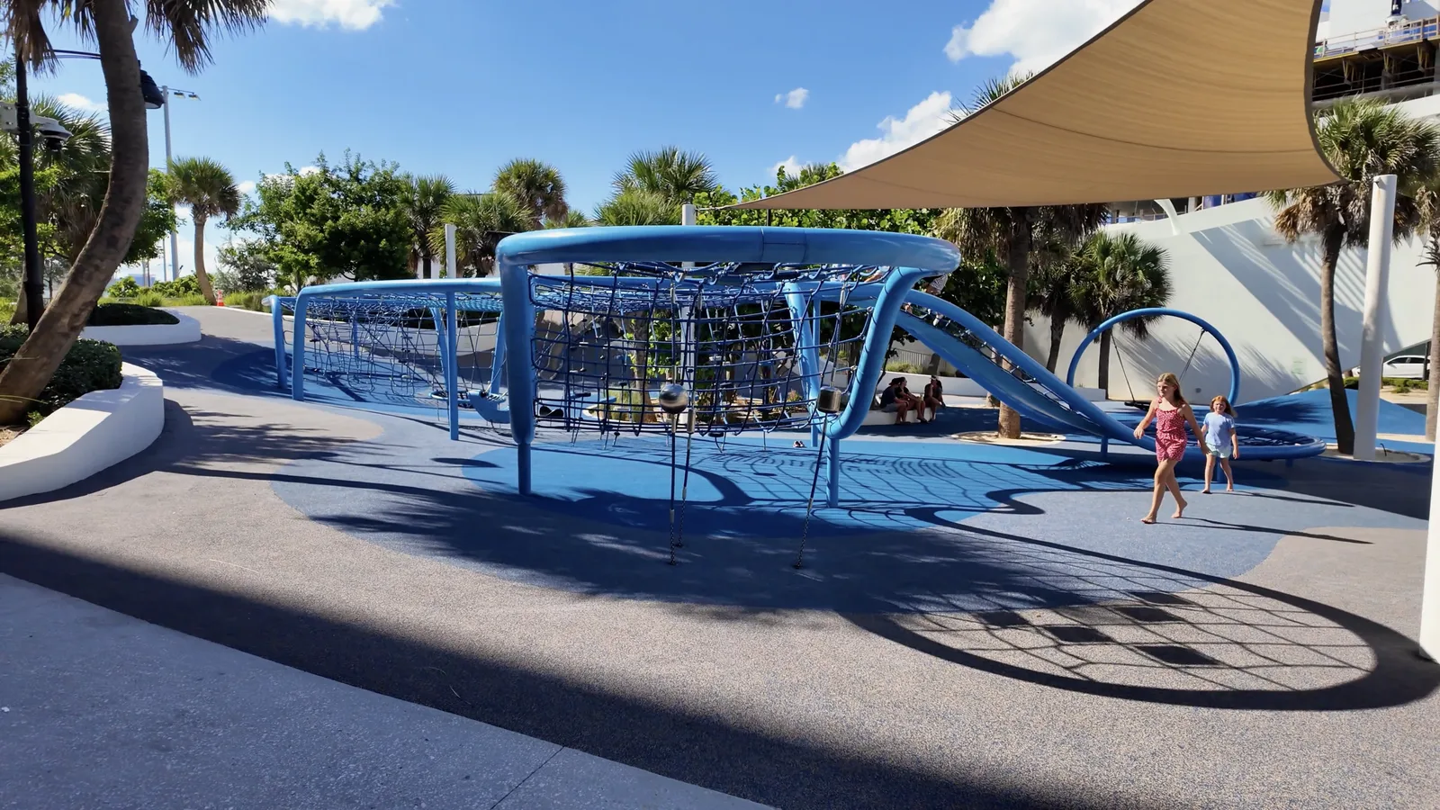 Entorno de Hotel Maren y juegos de D.C. Alexander Park — captura 6 del recorrido de Ricardo