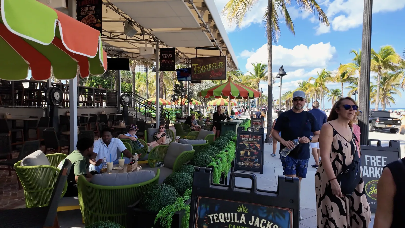 Terrazas y entorno de Tequila Jacks y 411 South — captura 6 del recorrido de Ricardo