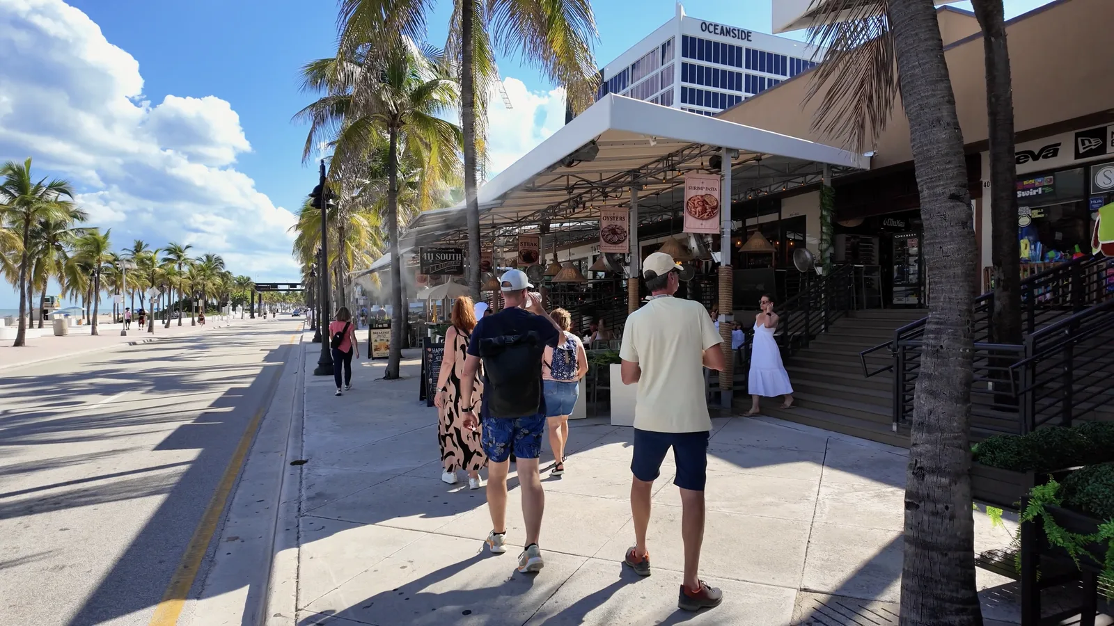 Terrazas y entorno de Tequila Jacks y 411 South — captura 7 del recorrido de Ricardo