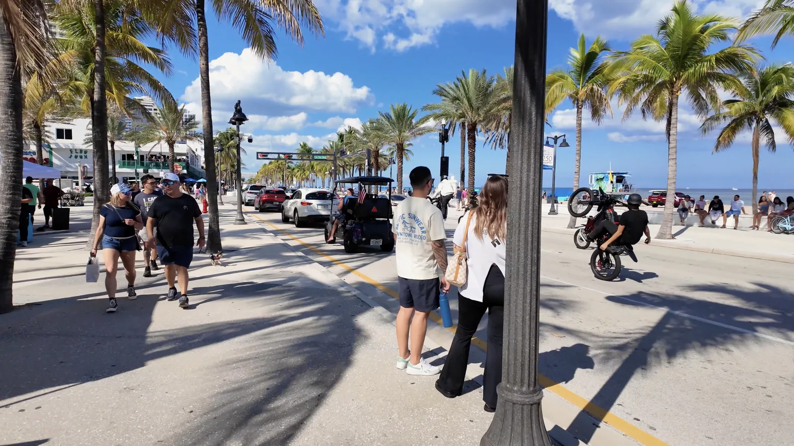 Restaurantes, cartas y espacios para comer en el frente de playa — captura 8 del recorrido de Ricardo