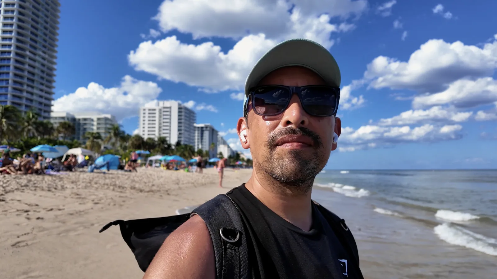 Ricardo durante su caminata por Fort Lauderdale Beach — captura 4 del recorrido de Ricardo