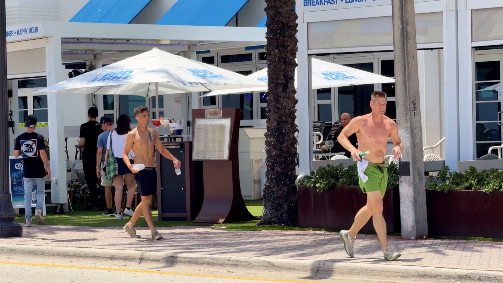 Restaurante con terraza junto al paseo de Fort Lauderdale Beach