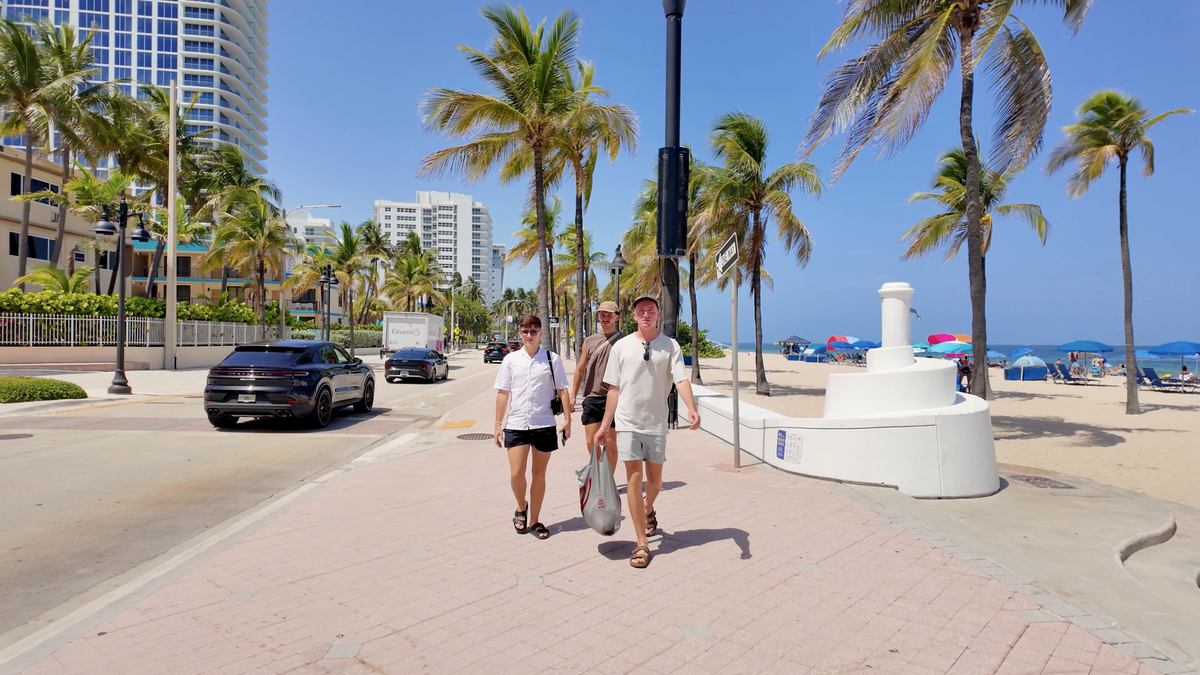 Acceso a Sebastian Beach desde la avenida A1A
