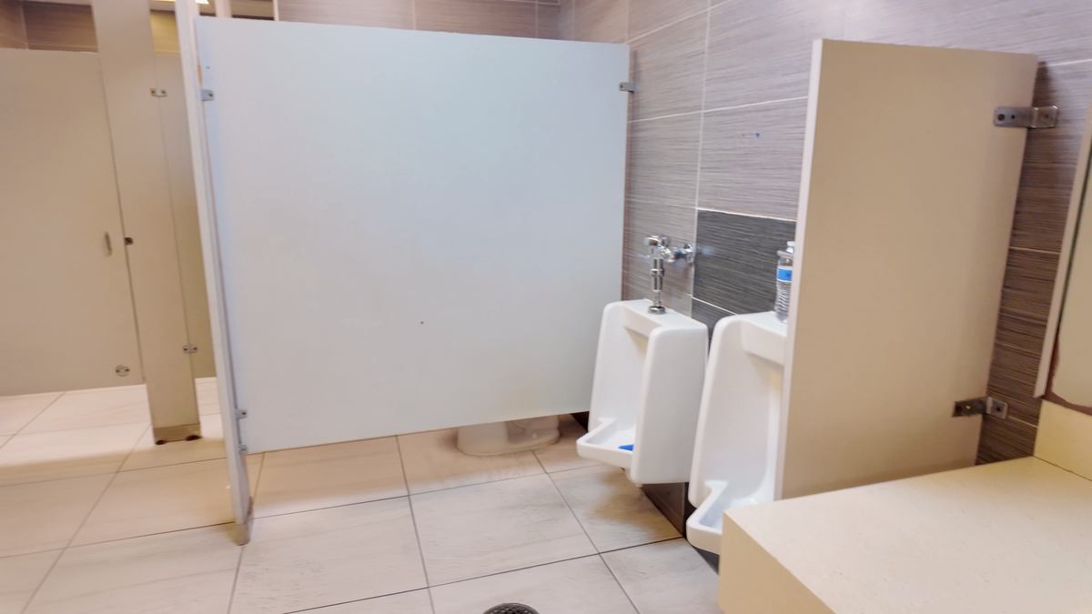 Baño público próximo a Sebastian Beach