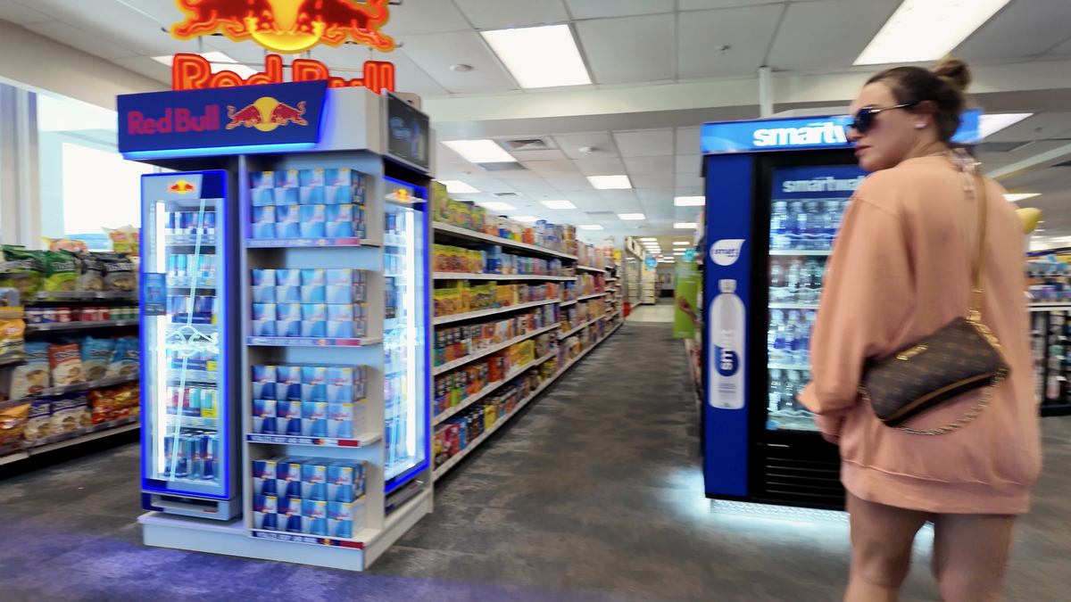 Interior de la CVS cercana a Sebastian Beach