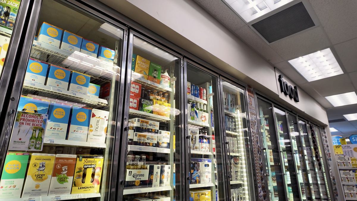 Alimentos refrigerados en la CVS cercana a Sebastian Beach
