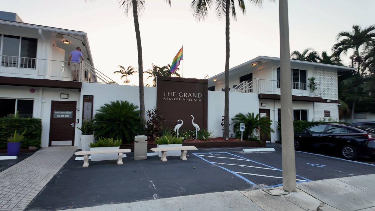 Exterior de The Grand Resort cerca de Sebastian Beach