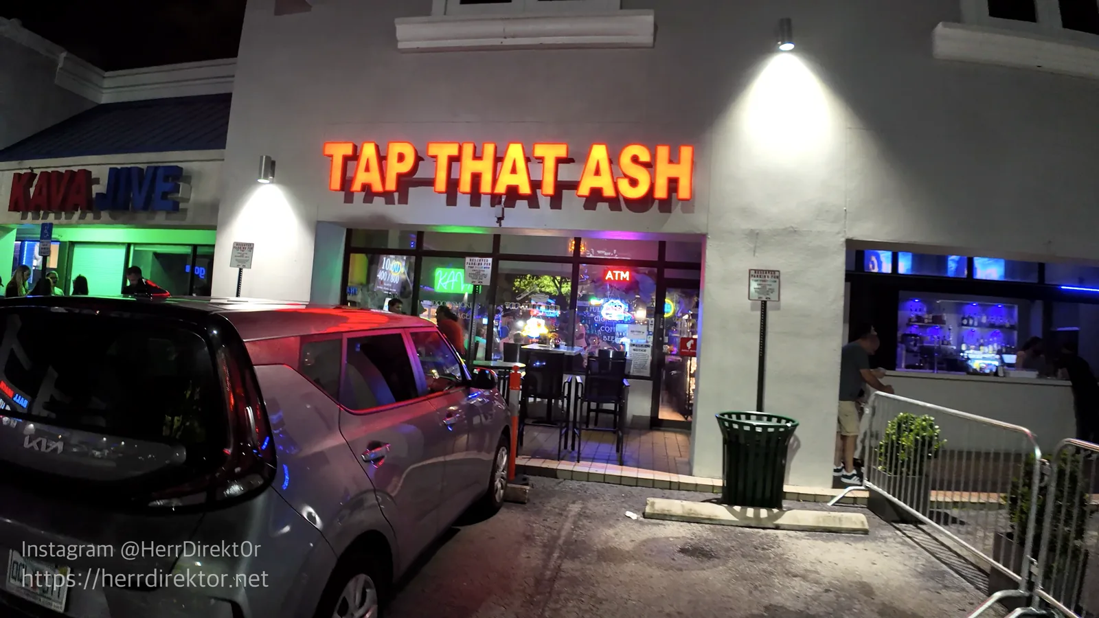 Tap That Ash dentro del conjunto comercial.