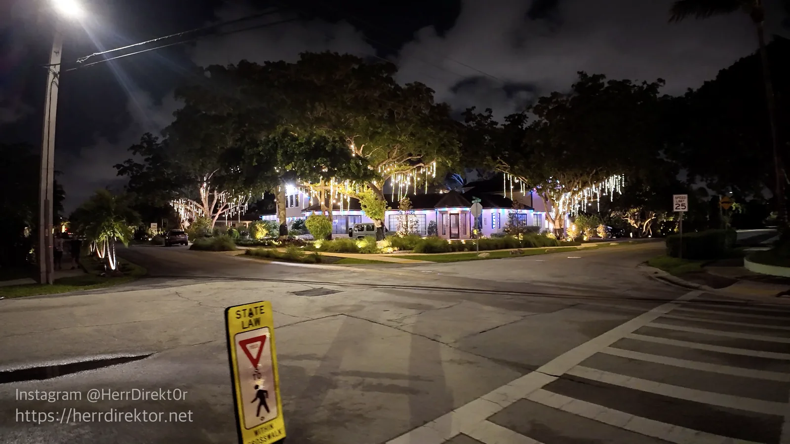 La transición entre el centro y las calles residenciales.