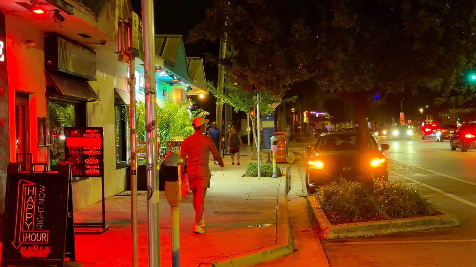Exterior de Eagle Wilton Manors iluminado de rojo