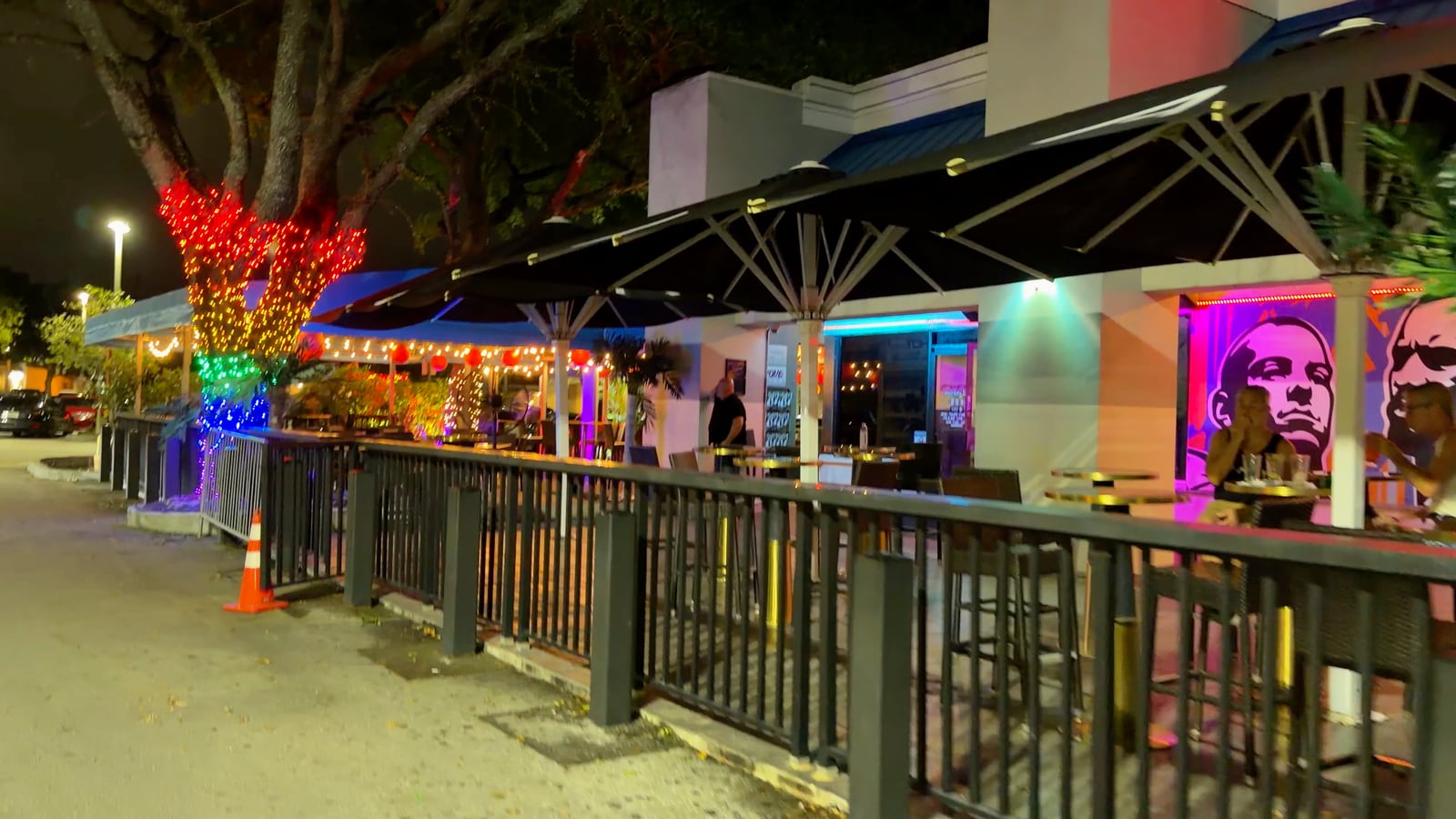 Locales y terrazas de The Shoppes of Wilton Manors
