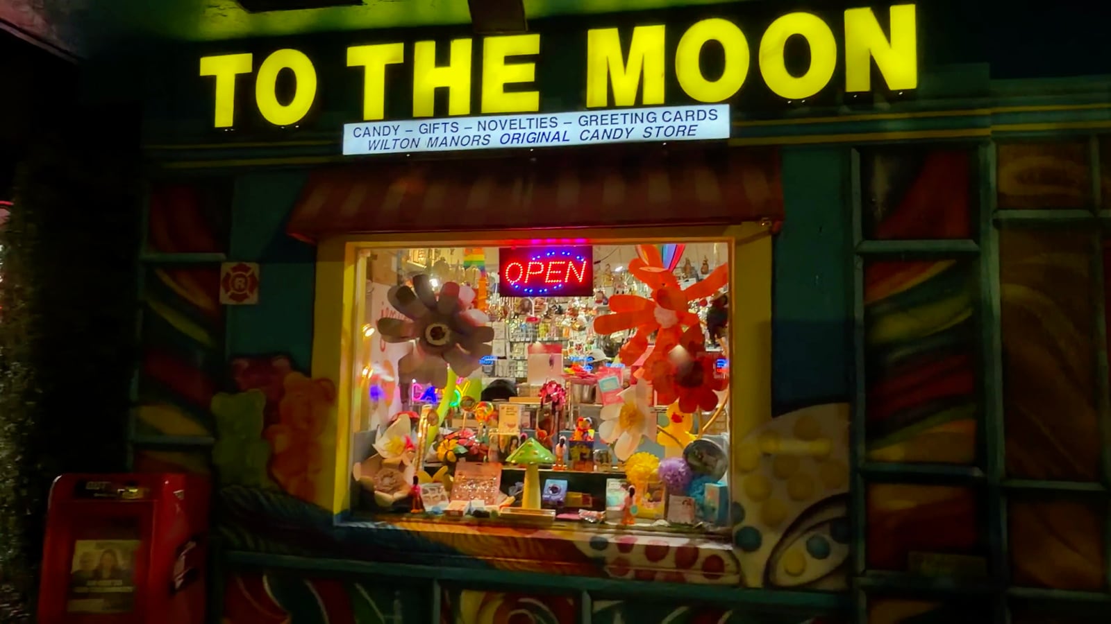 Entrada de To The Moon Marketplace en Wilton Manors