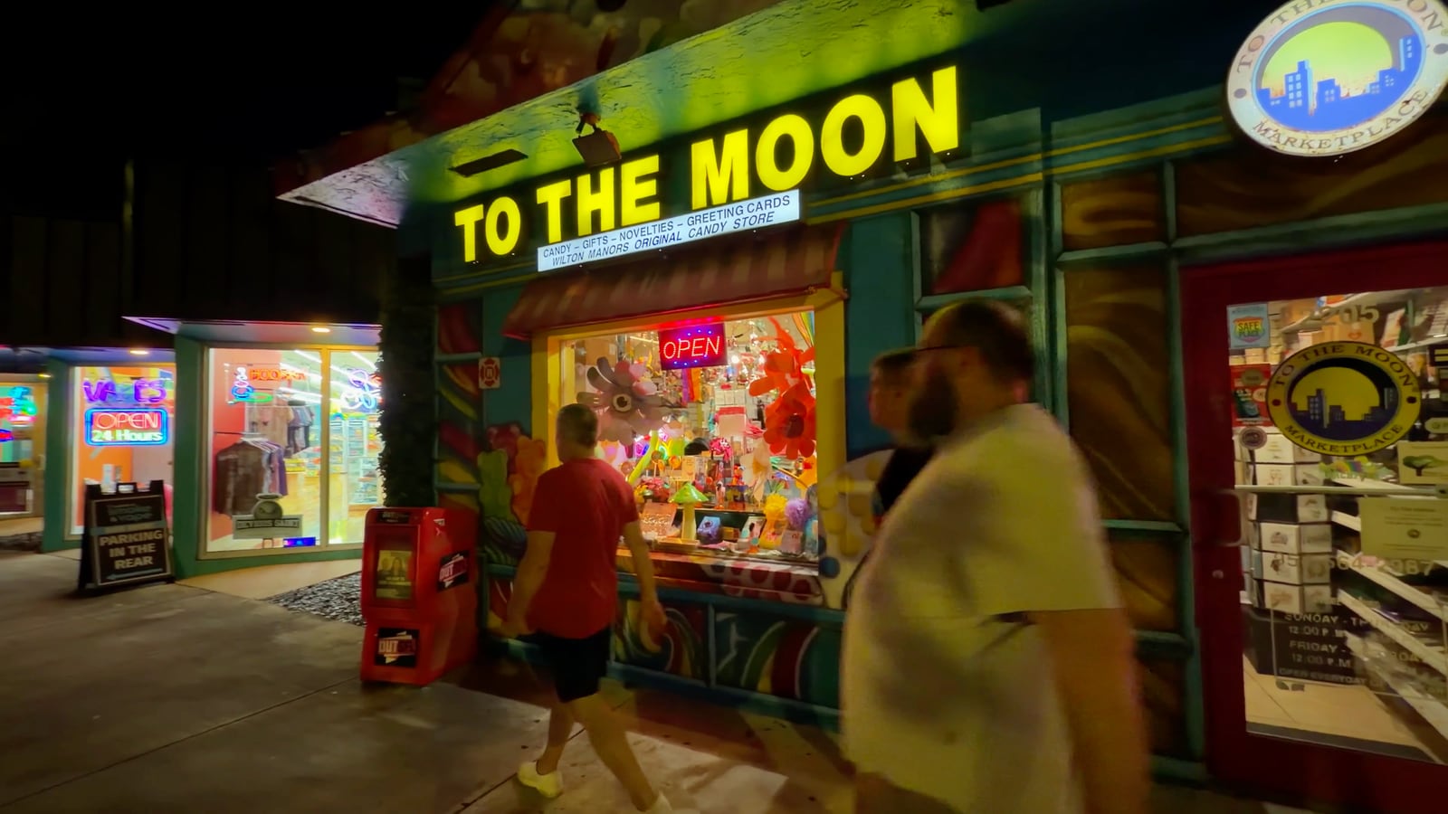 To The Moon Marketplace visto desde Wilton Drive