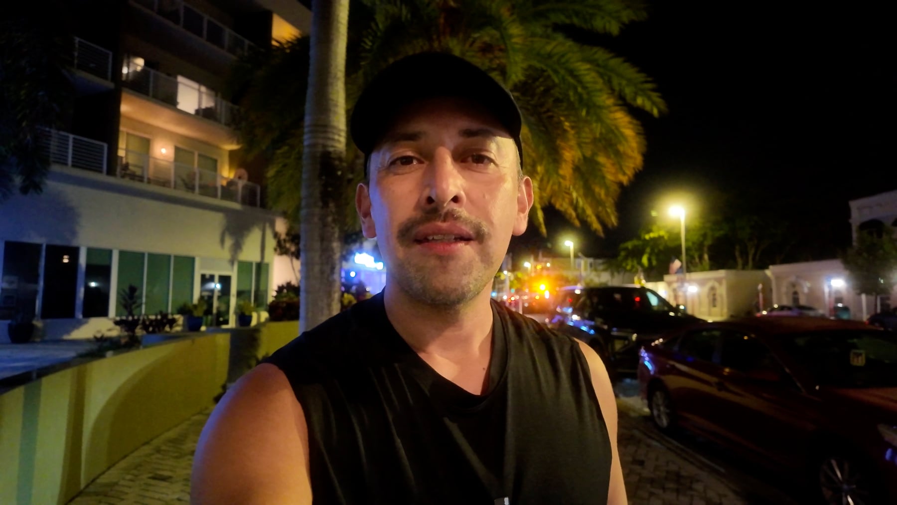 Ricardo hablando desde Wilton Drive.