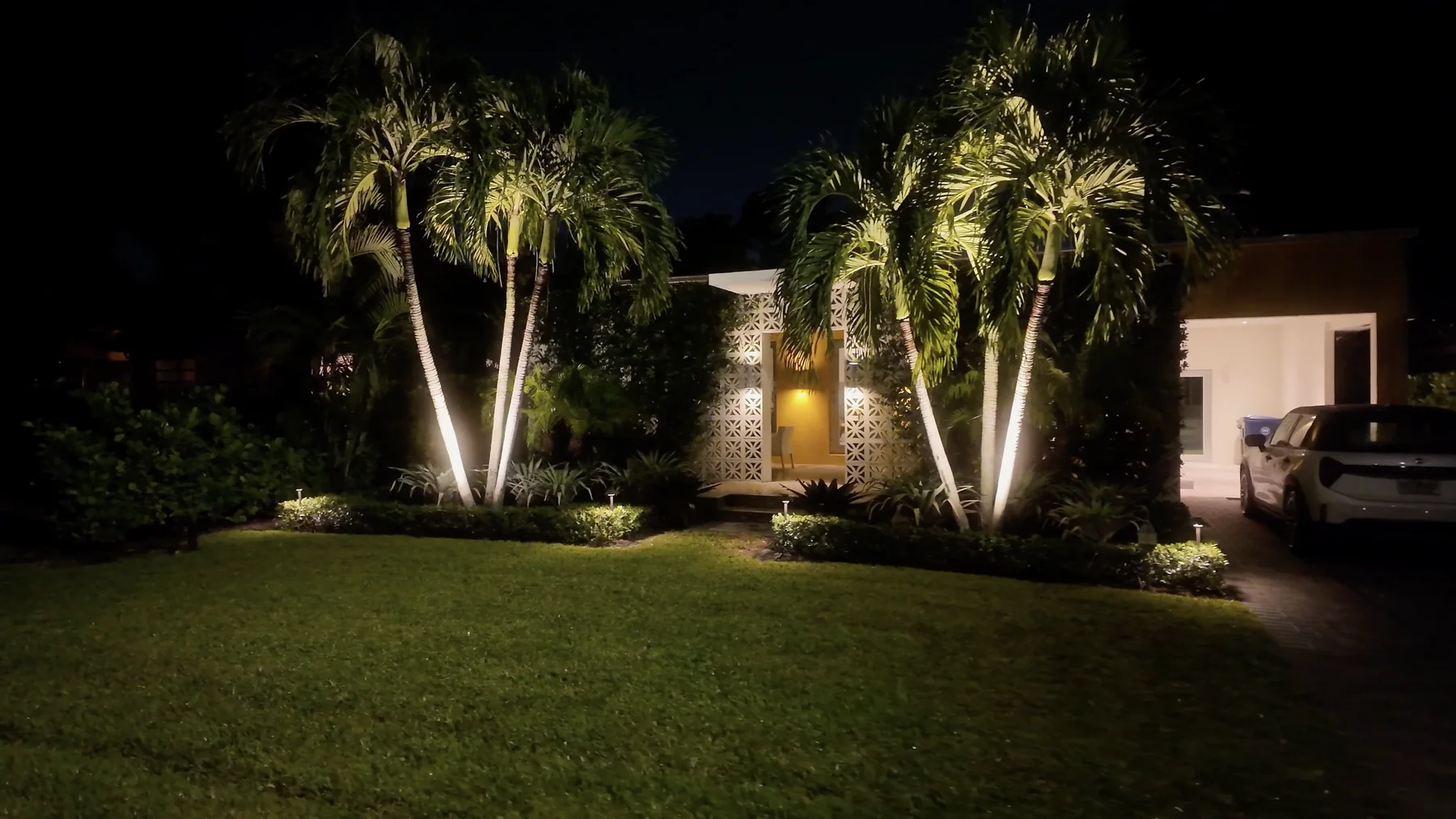 Ver la caminata nocturna por las casas de Wilton Manors en YouTube