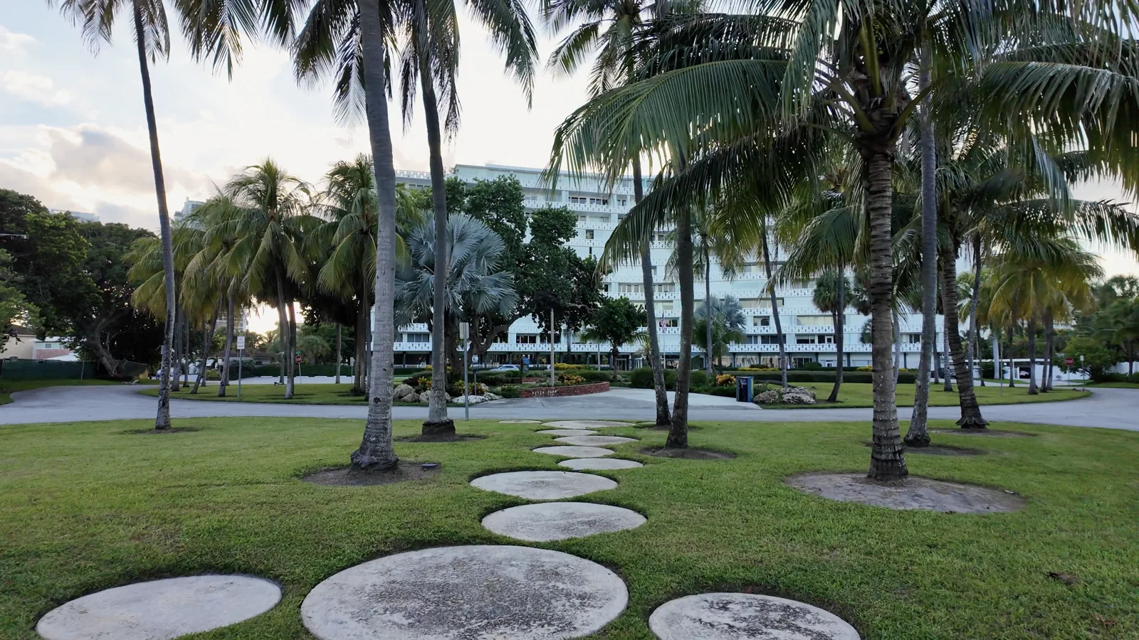 Jardines y acceso al océano en el sector de Vista Park
