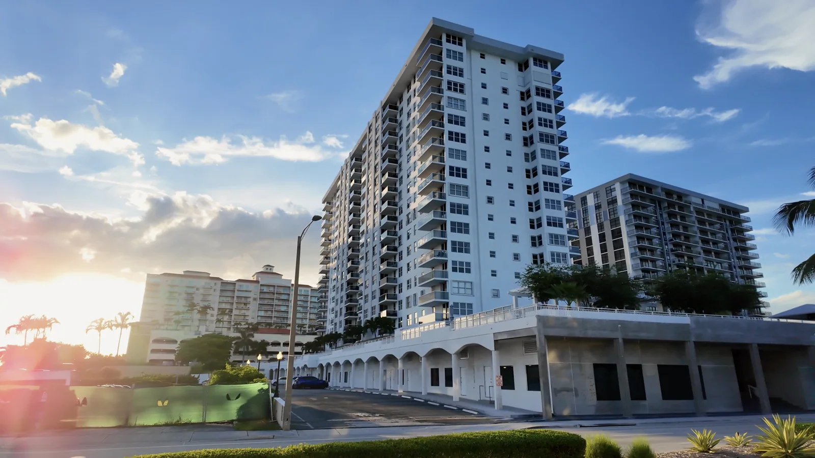 Comercios y edificios cerca de Oakland Park Boulevard