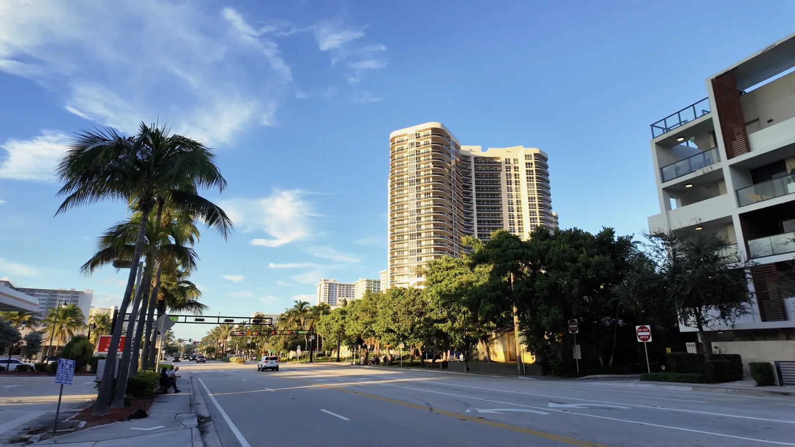 Comercios y edificios cerca de Oakland Park Boulevard