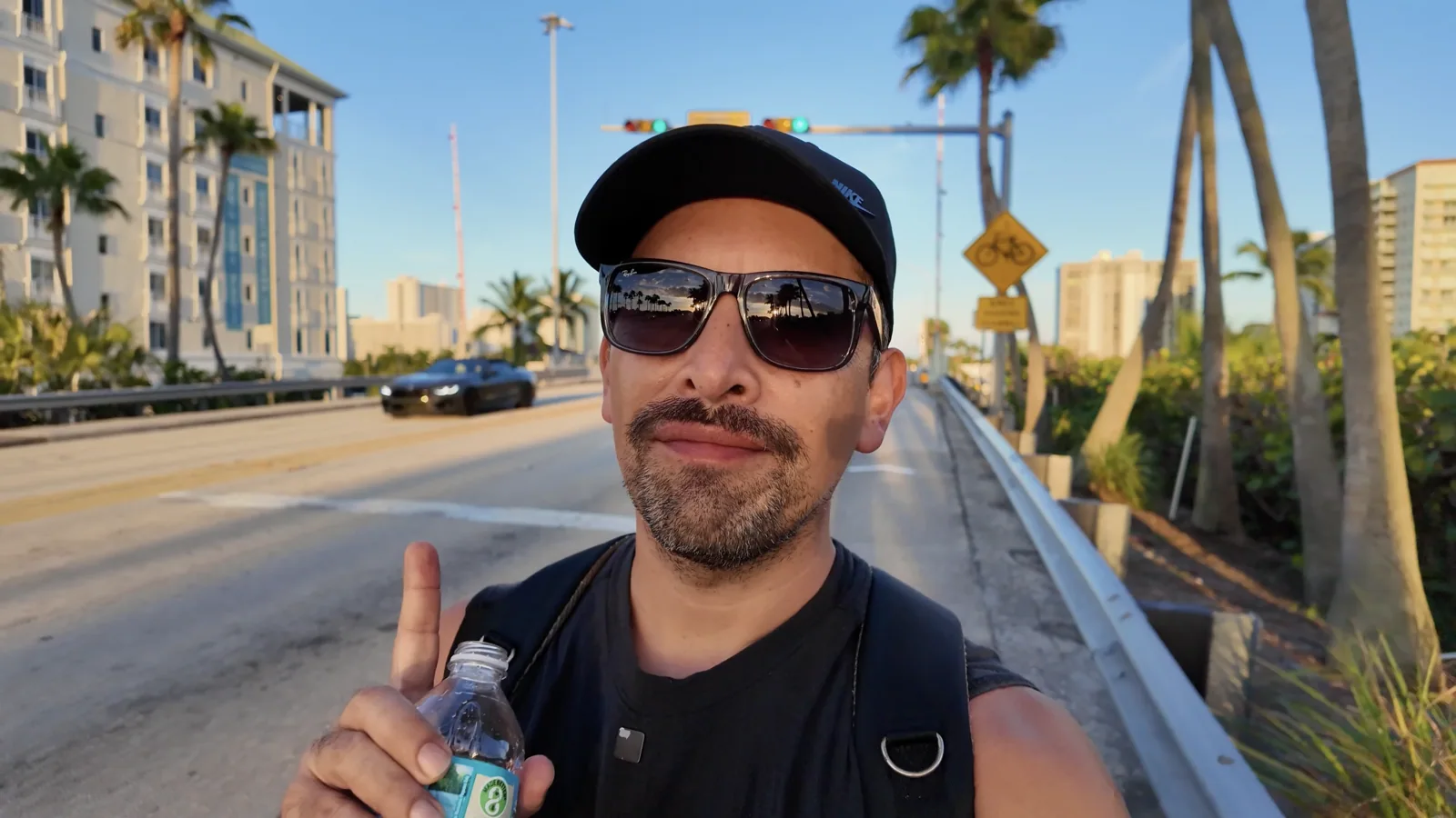 Ricardo durante la caminata por Fort Lauderdale