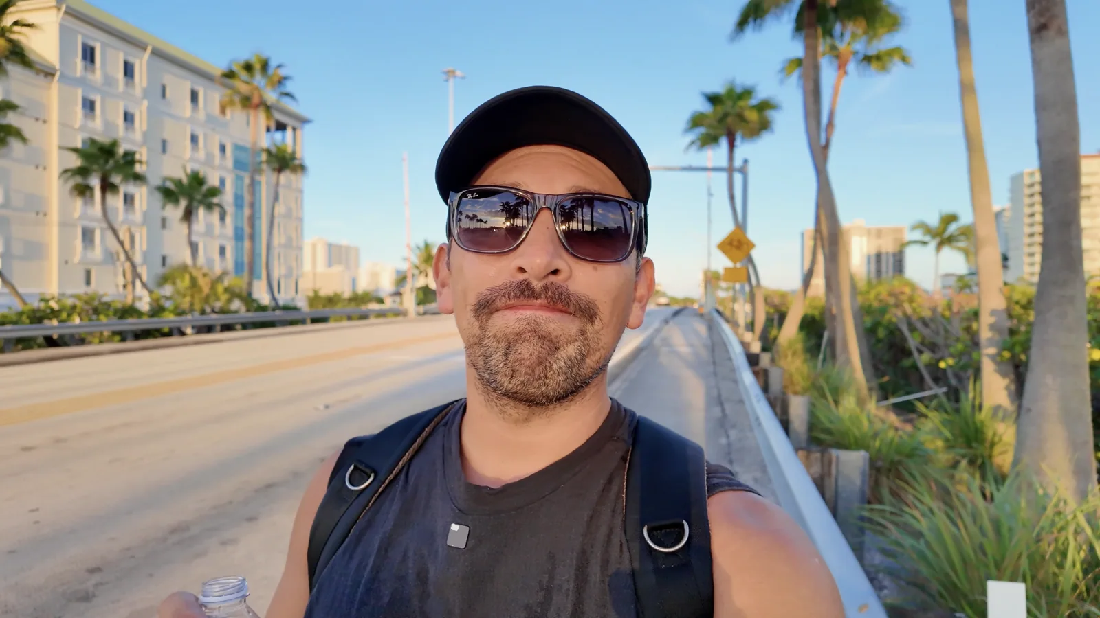 Ricardo durante la caminata por Fort Lauderdale