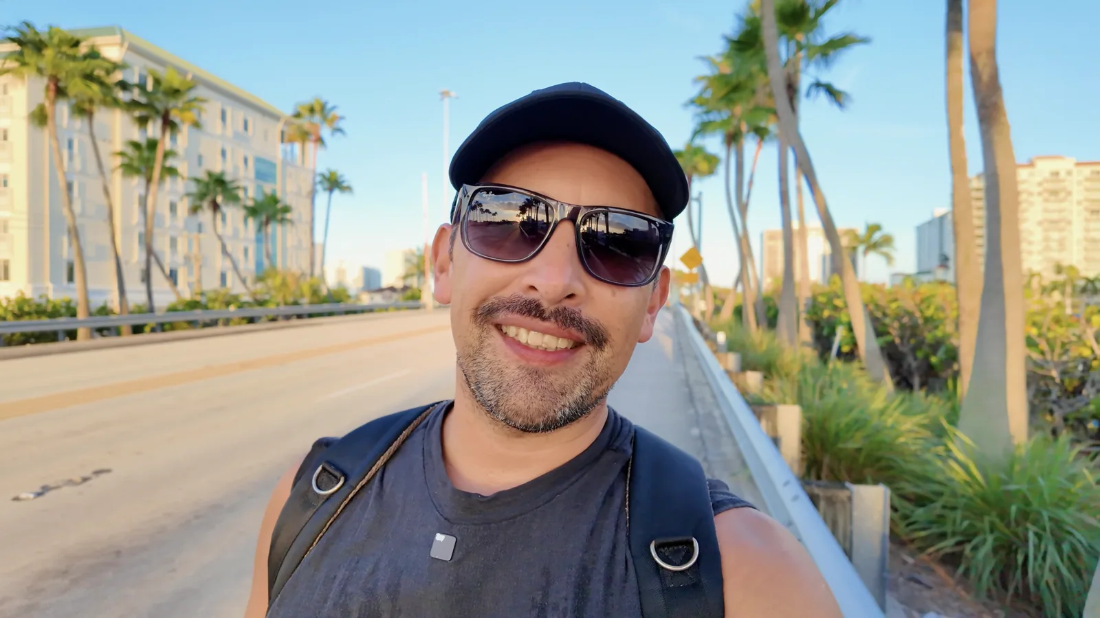 Ricardo durante la caminata por Fort Lauderdale