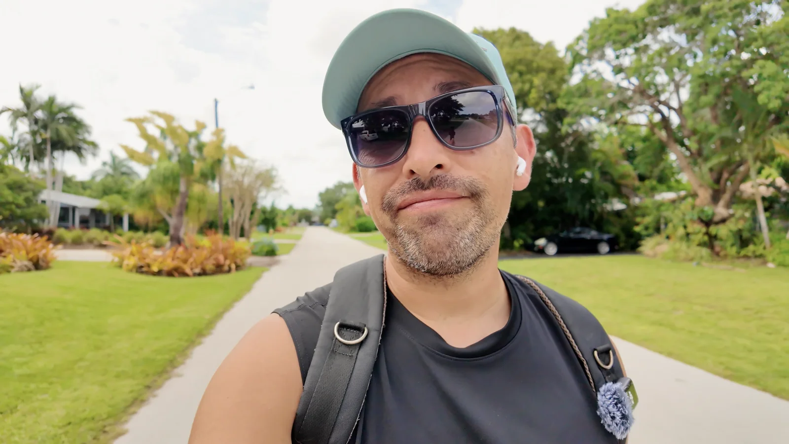 Ricardo durante su caminata residencial